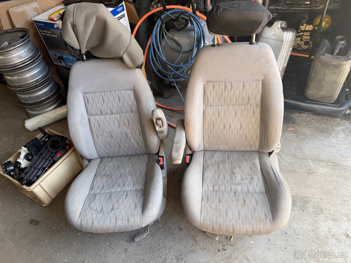 Otočné přední sedačky z VW Sharan - 2
