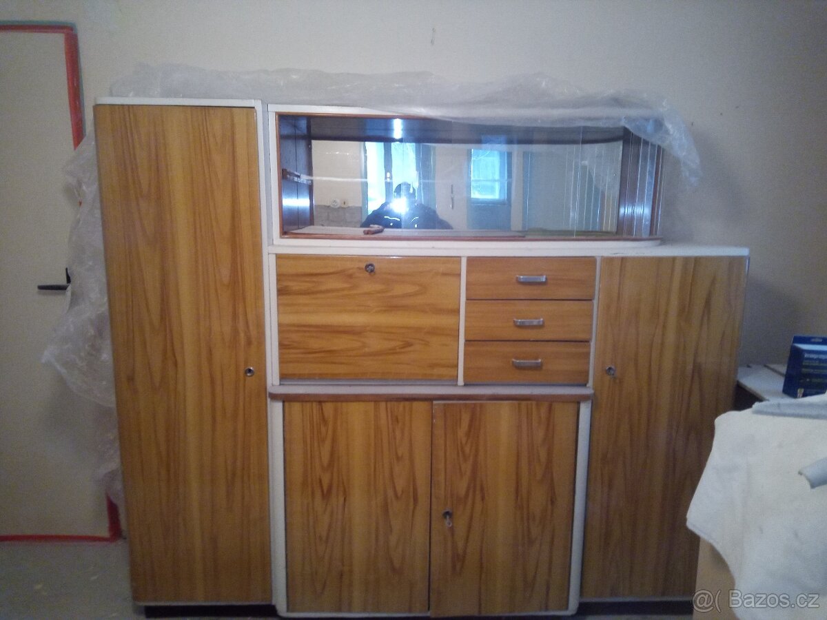 Prodám starý sekretář kuchyň stěnu - 2