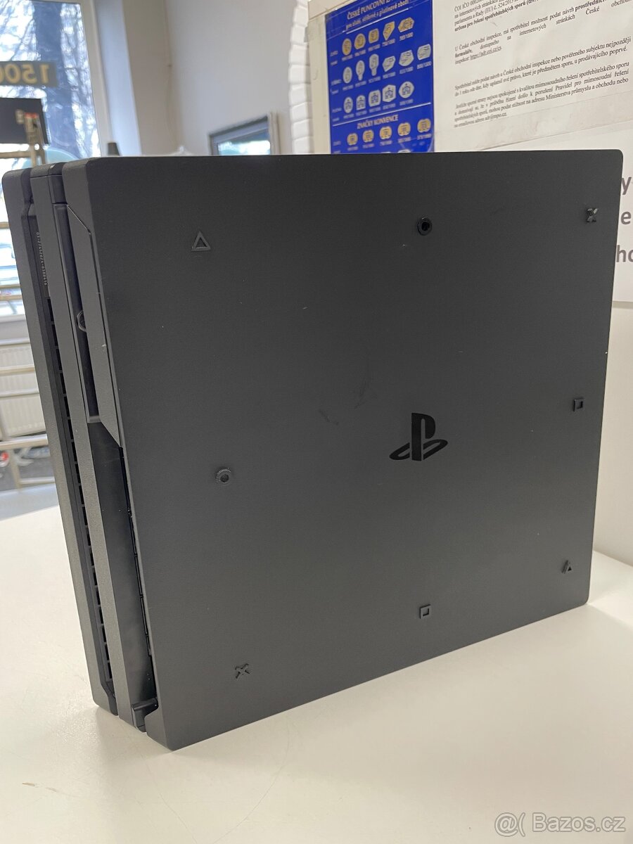 PlayStation 4 Pro + 2 ovladače + hra - 2