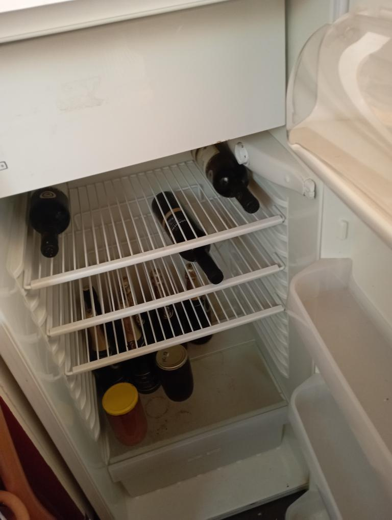 chladnička, s mrazákem. 2870 kč Chladničky s mrazničkou výšk - 2