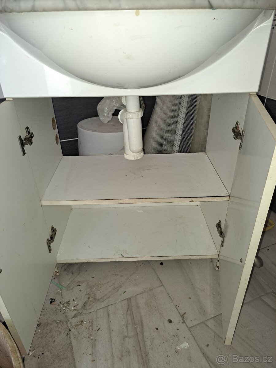 Skrinka s umyvadlem - 2