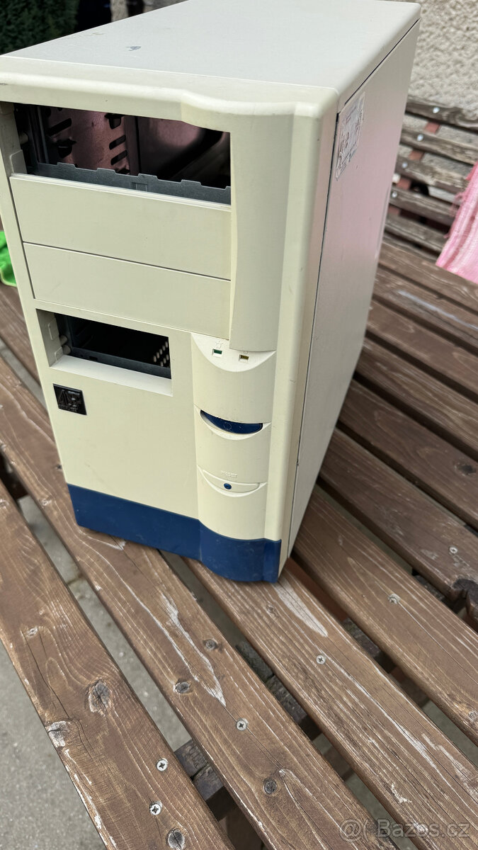 Prodám starší počítačovou skříň (ATX) 005 - 2