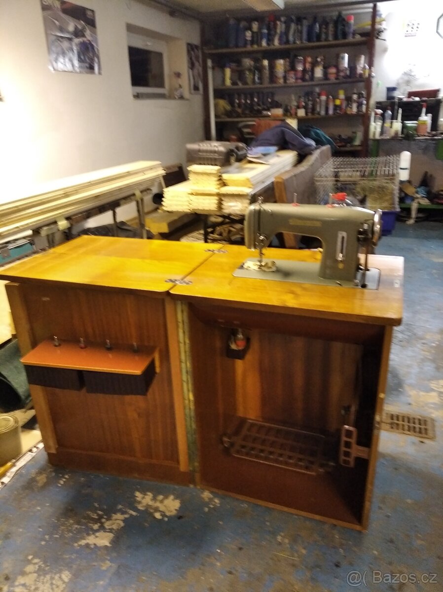 Šicí stroj zn.Minerva - 2