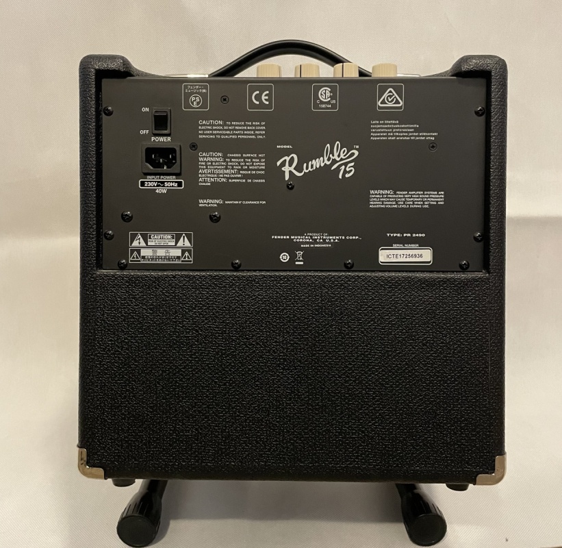 Fender Rumble 15 (v.3) – Baskytarové kombo 15W - 2