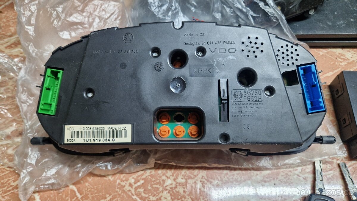 Octavia 1,budiky, zámky - 2