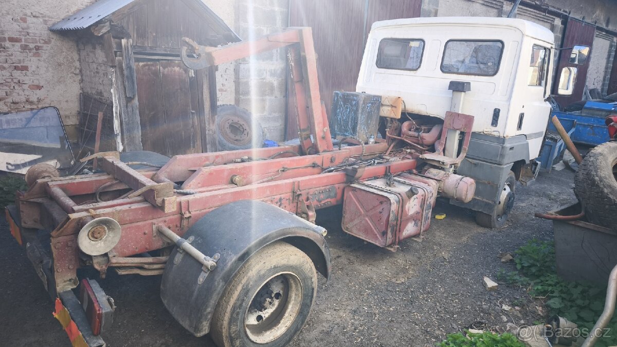 Nissan M90 - 2