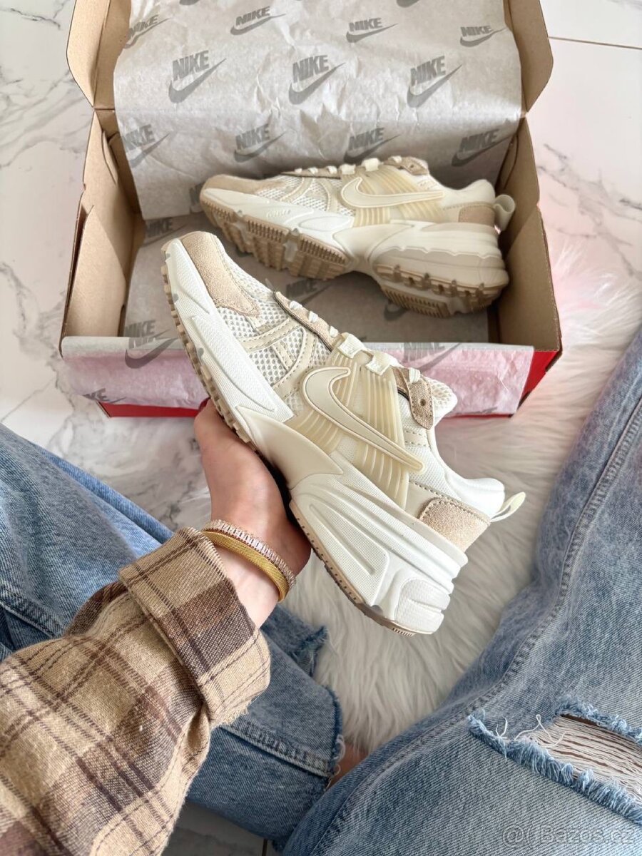 Nike V2K Run Sand Beige - 2