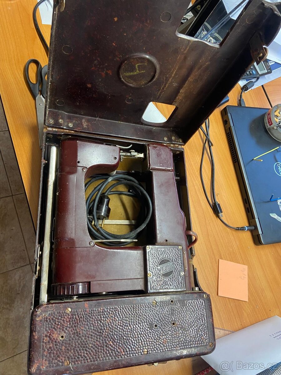 kufříkový el. šicí stroj - 2