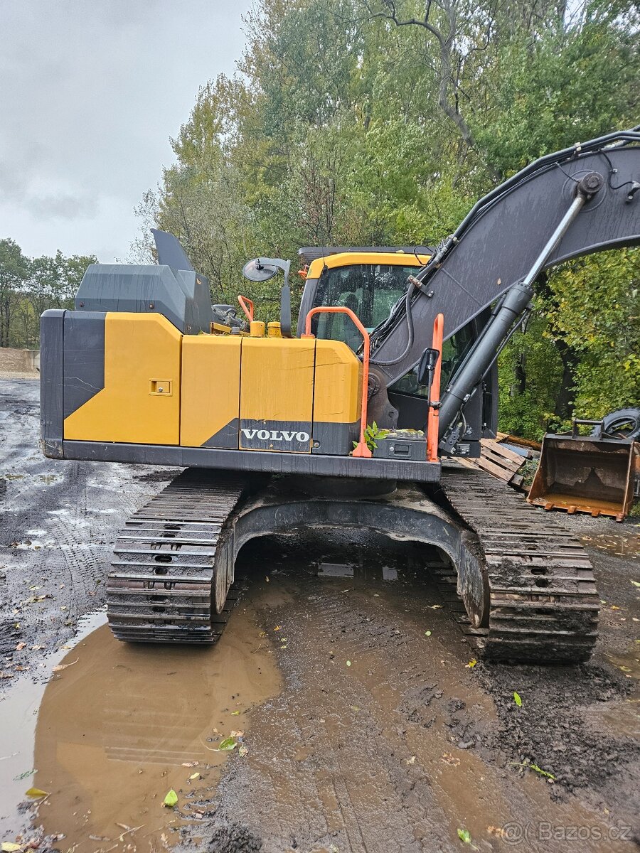 Pásový bagr Volvo EC160e - 2