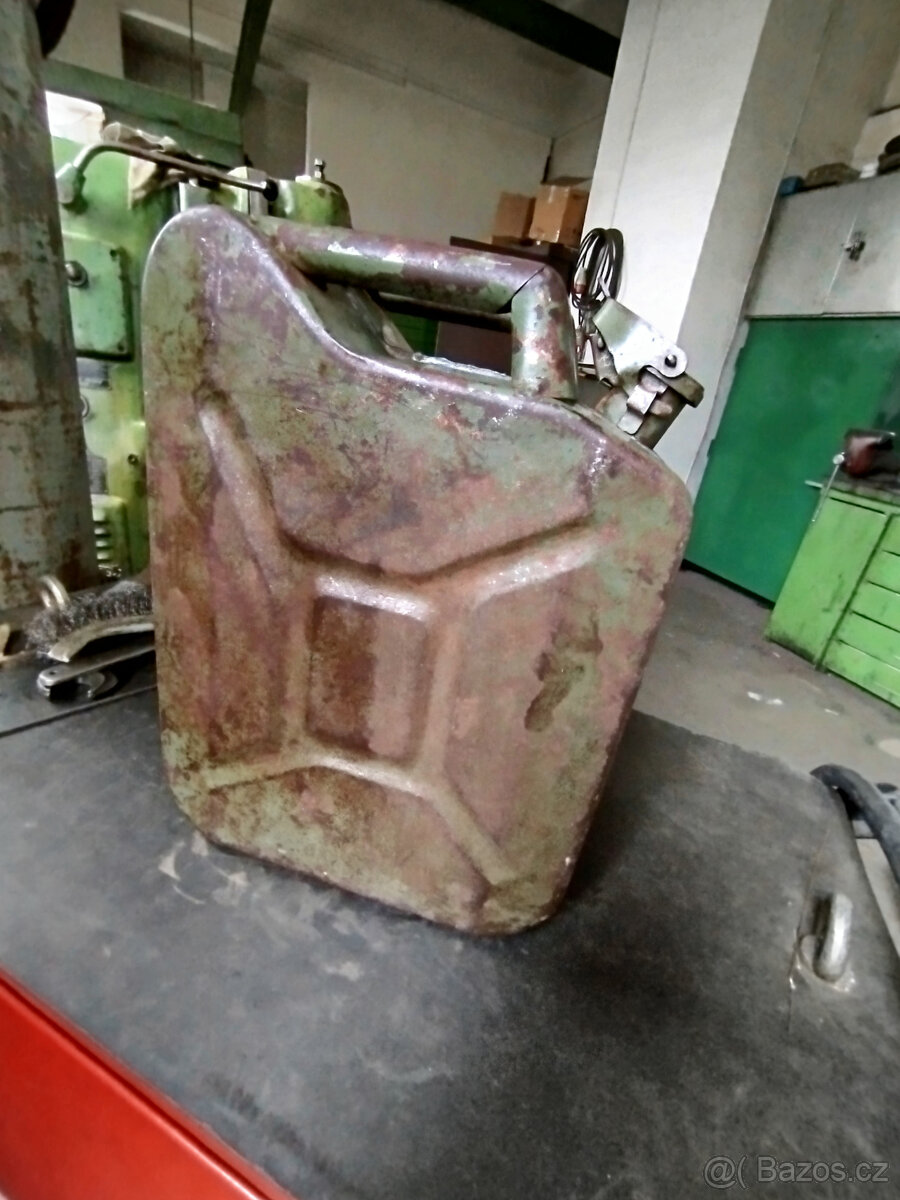 kanystr 5 litrů DDR - 2
