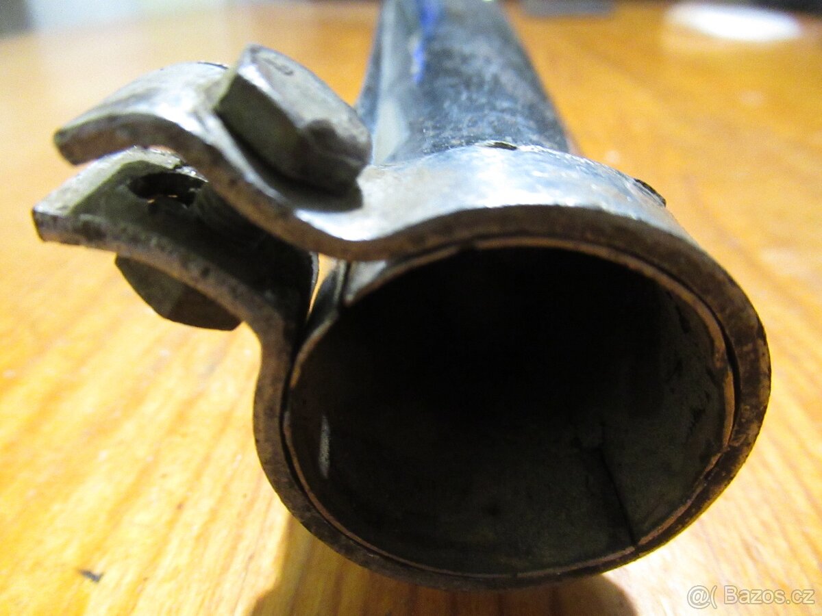 Výfuk na S-11 původní stav. - 2