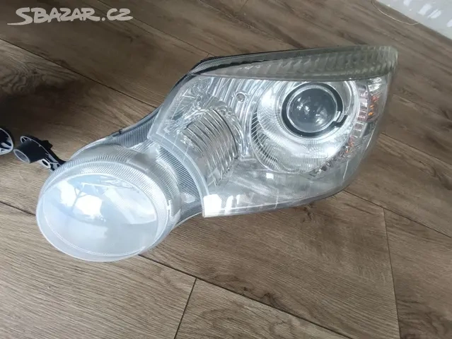 Světlo, světla, xenony, xenon Škoda Yeti 2011 - 2