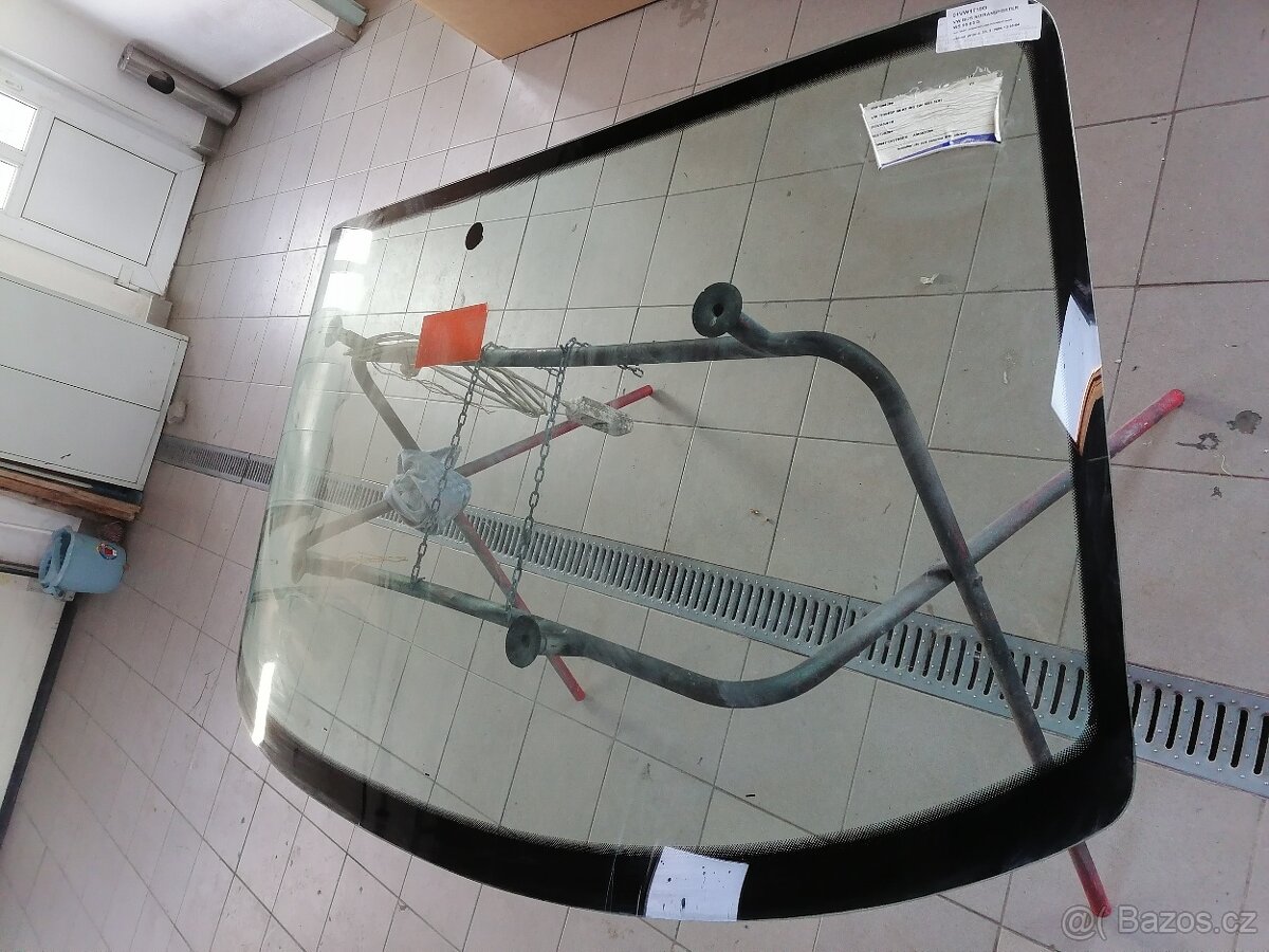 Čelní sklo na VW Transporter T4 - 2