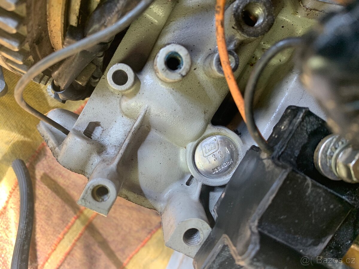 Lodní motor 8koní NEKOMPLETNÍ na ND - 2