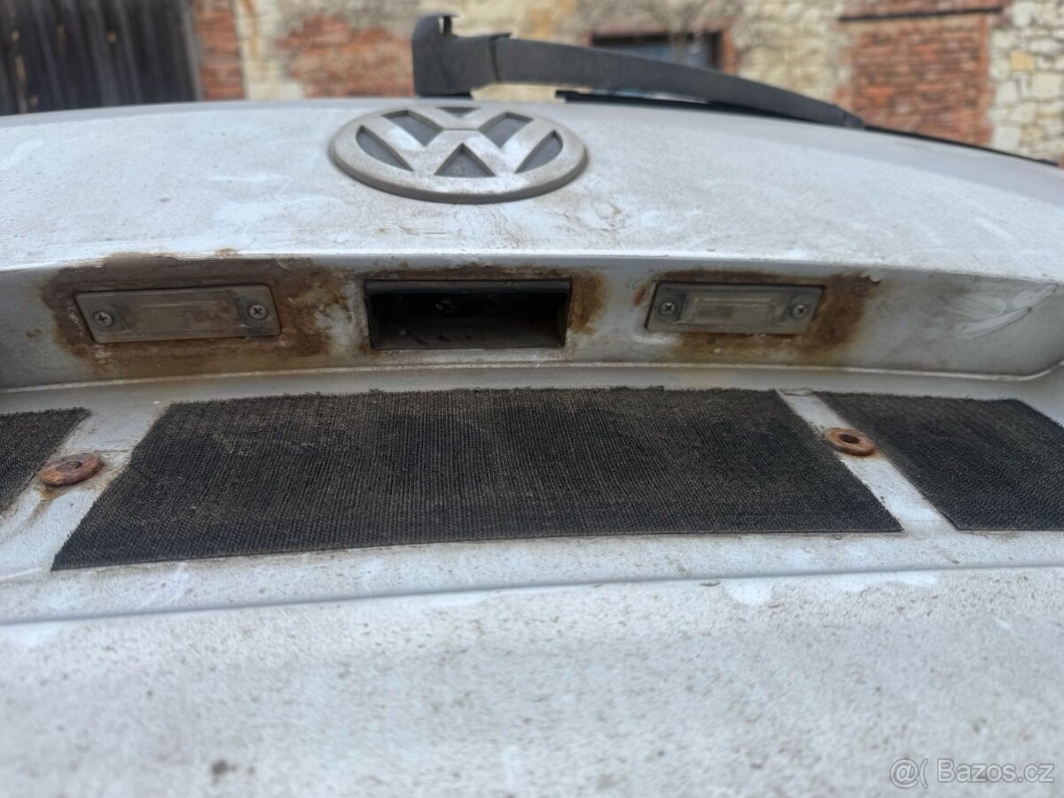 VW Touran 5 dveře víko kufru. - 2