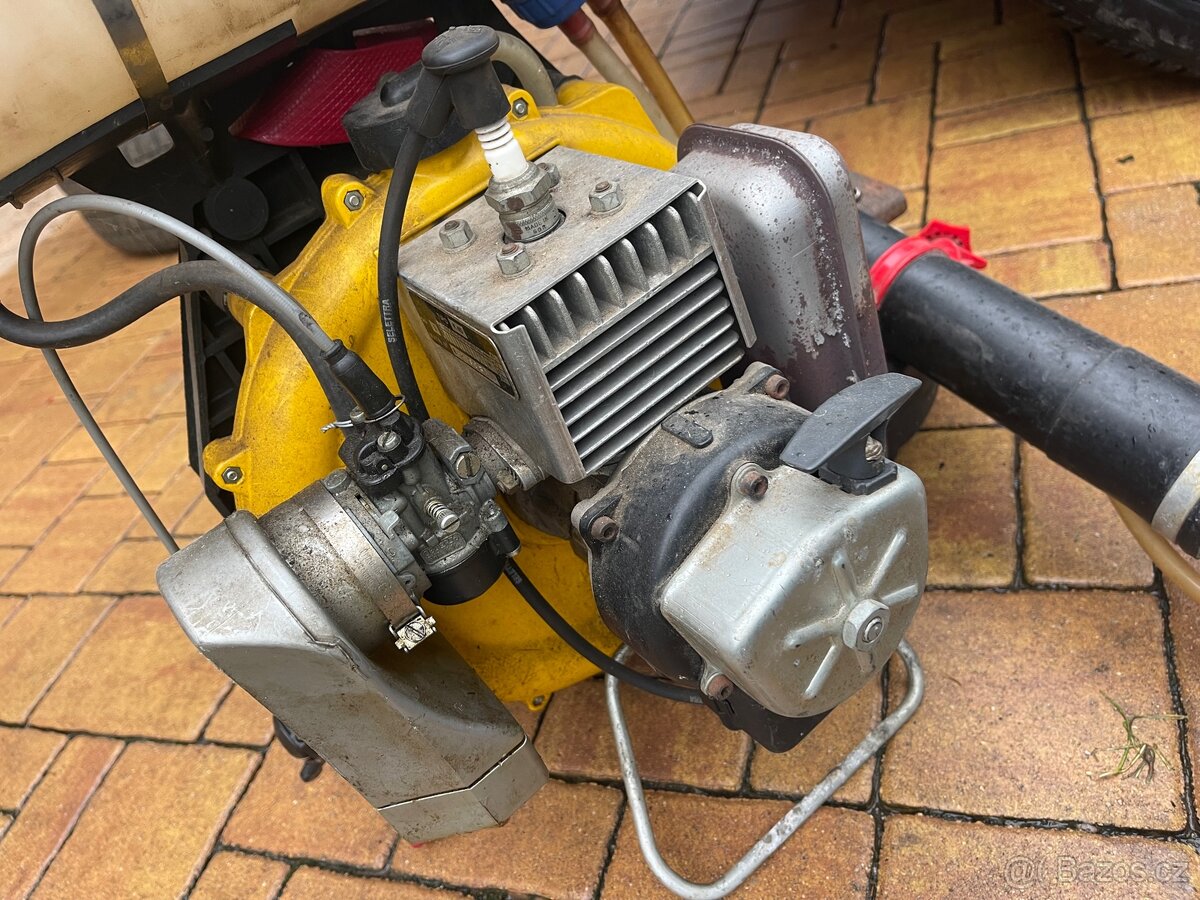 ZÁDOVÝ MOTOROVÝ POSTŘIKOVAČ - 2