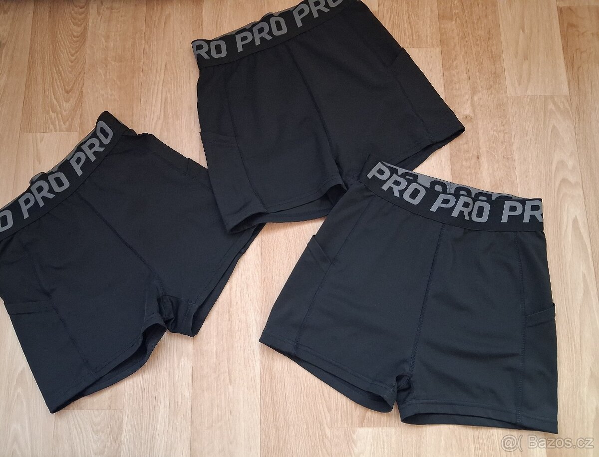Černé kraťasy vel. S - 2