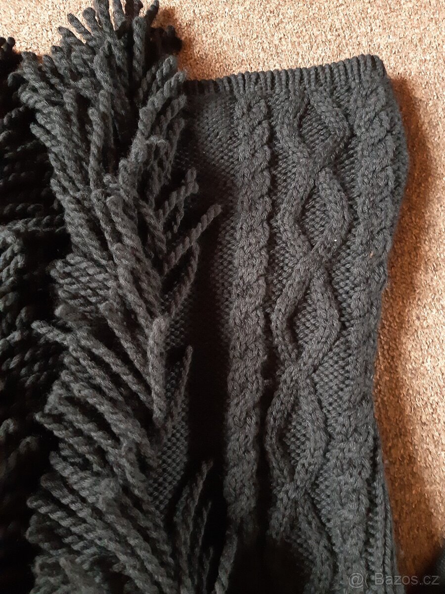 ČERNÝ VLNĚNÝ SVETR - 2