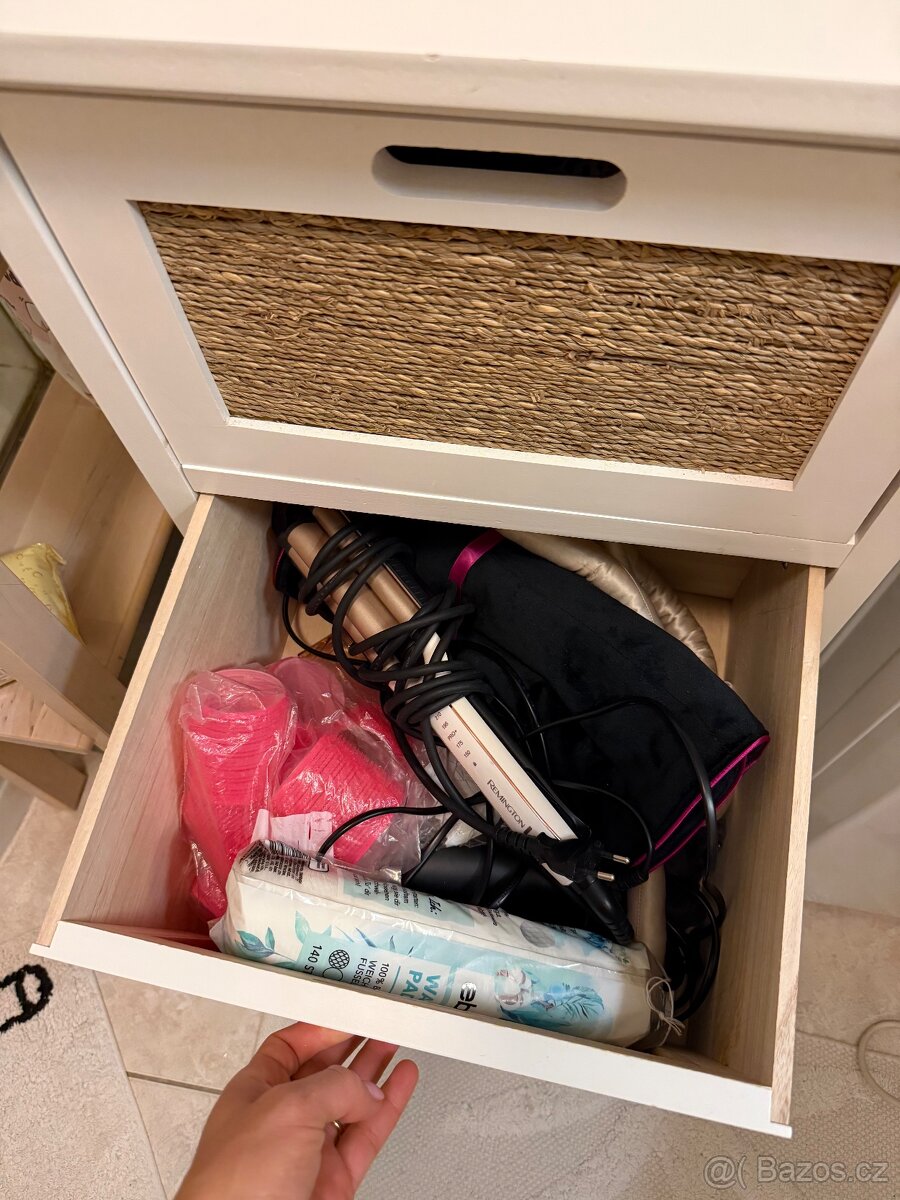 Skříňka se šuplíky - 2