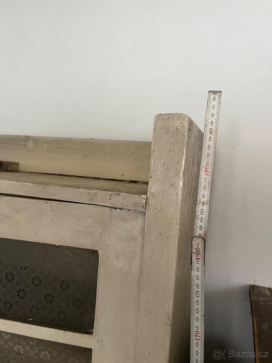 Starý kredenc. - 2