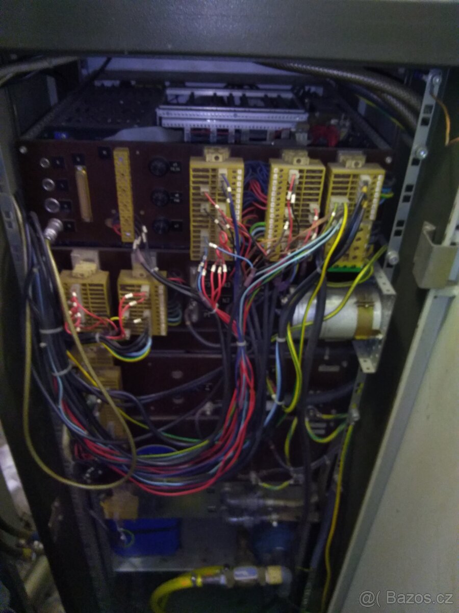 Rozvaděč od laseru - 2