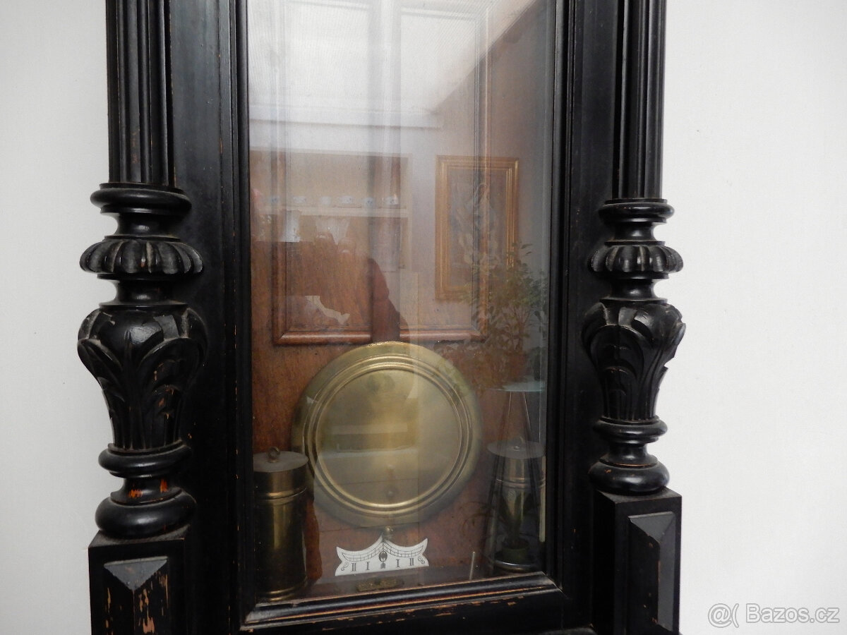 Hodiny nástěnné. - 2