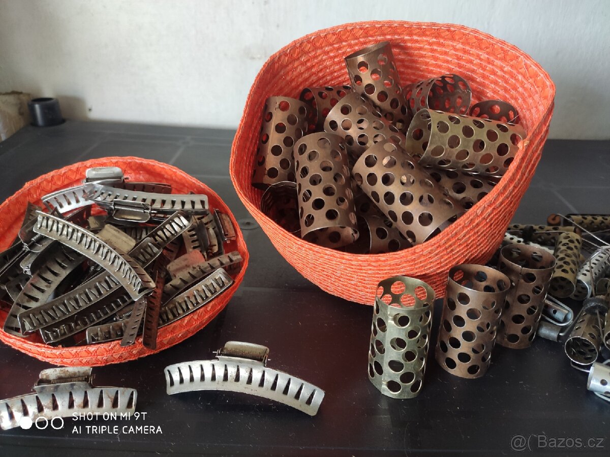 Retro kovové natáčky a skřipce z minulého století - 2