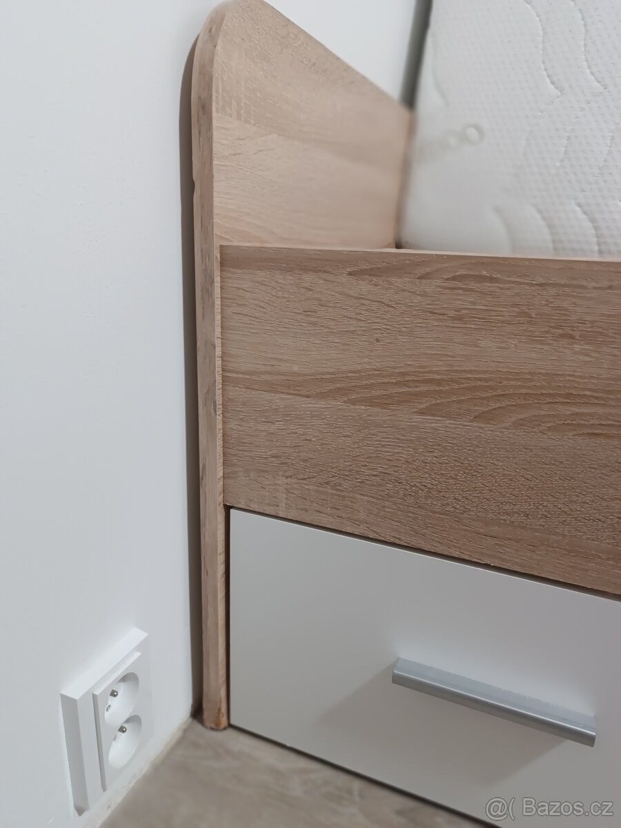 Postel 90/200 +matrace+police - 2