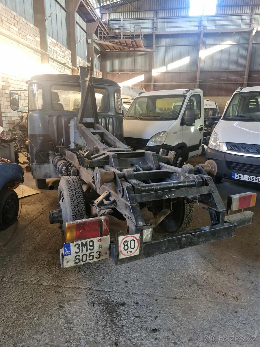 Kontejnerová avie BEZ NÁSTAVBY - 2