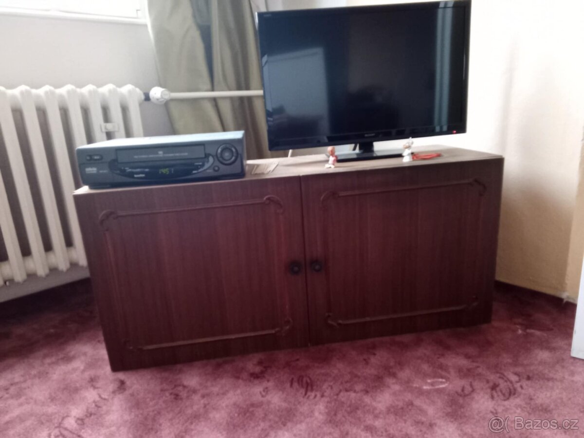 Díl obývací stěny - retro - 2