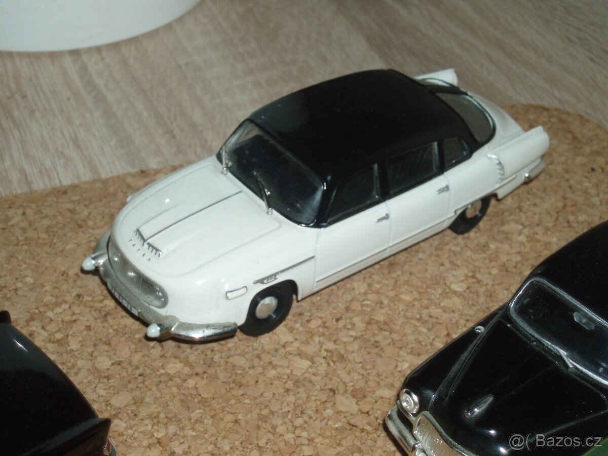 Modely aut - tatra 603,mercedes benz w 110,peugoet 404,renau - 2