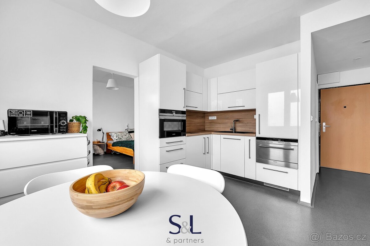 Nabízím Vám bytovou jednotku o dispozici 1+1 v Novém Boru, u - 2