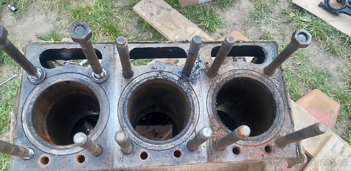 Prodám nekompletni motor zetor 3001, 3011, 3511 - 2