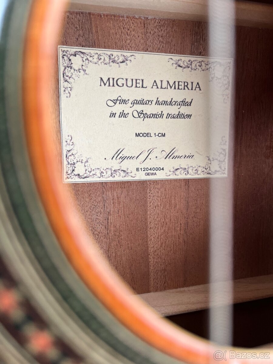 Španělská kytara s příslušenstvím - 2