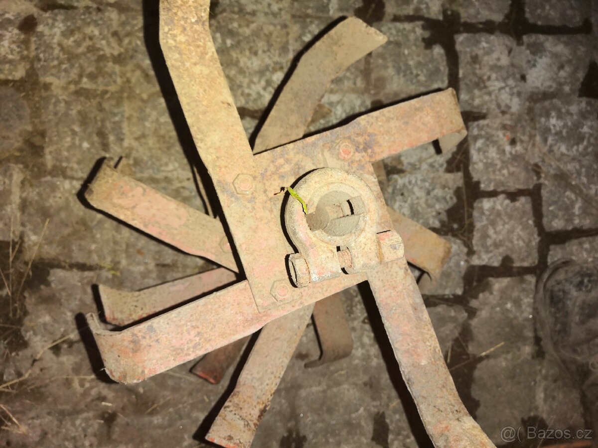 Rotační kypřič na Fortschritt - 2