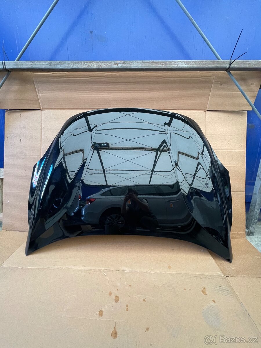 Volvo v40 kapota - 2