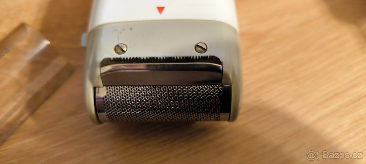 retro holící strojek BRAUN - 2