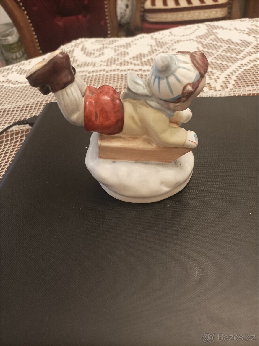 Prodám porcelánovou sošku. - 2
