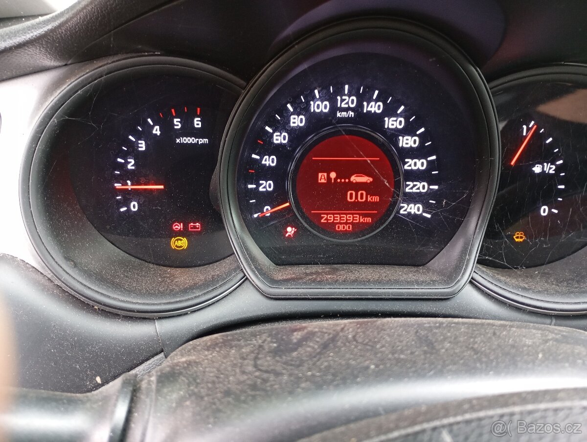 Kia Ceed 1,6 CRDi Prodám nebo rozprodám - 2