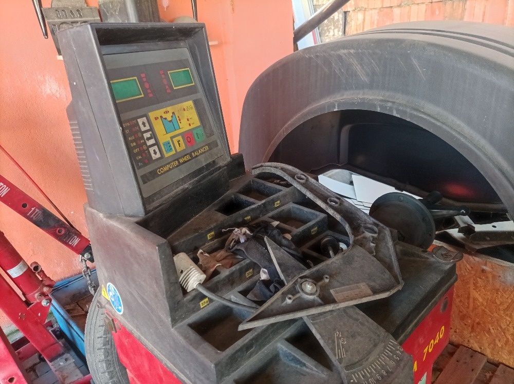 Vyvažovačka kol Corghi - 2