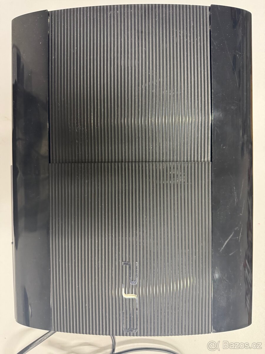 PS3 super slim + ovladač - 2