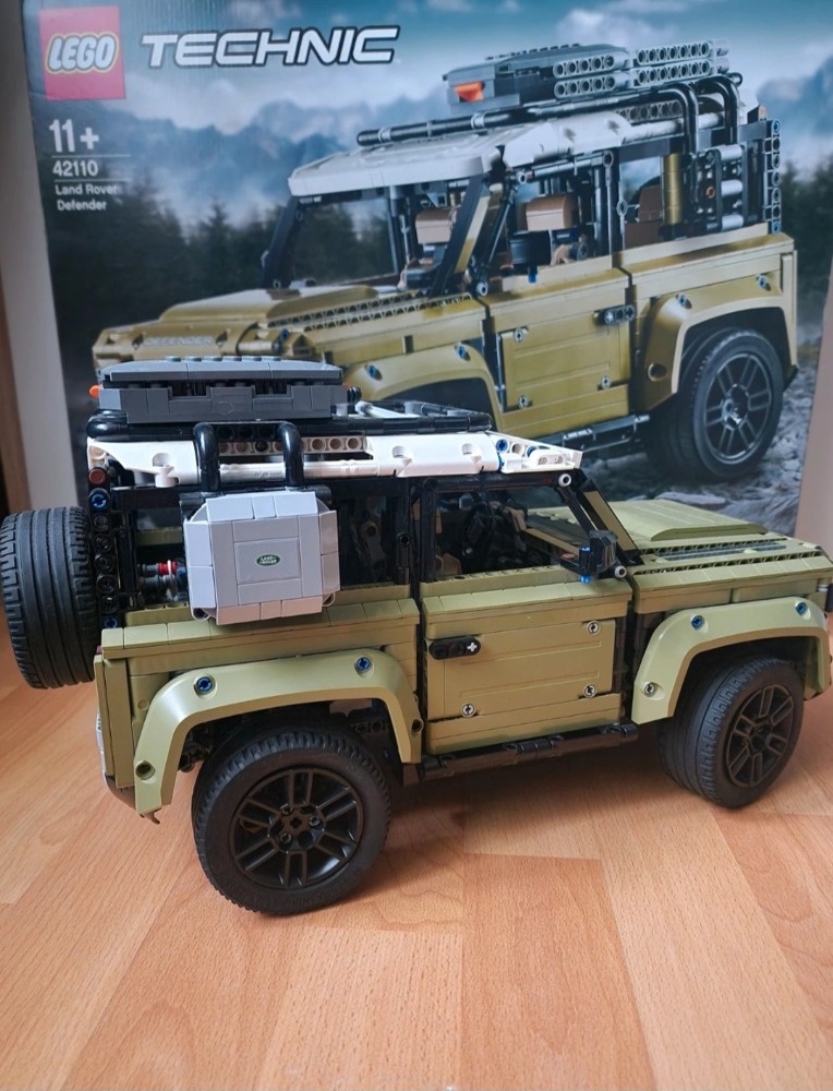 Lego Technic 42110 Land Rover - 2