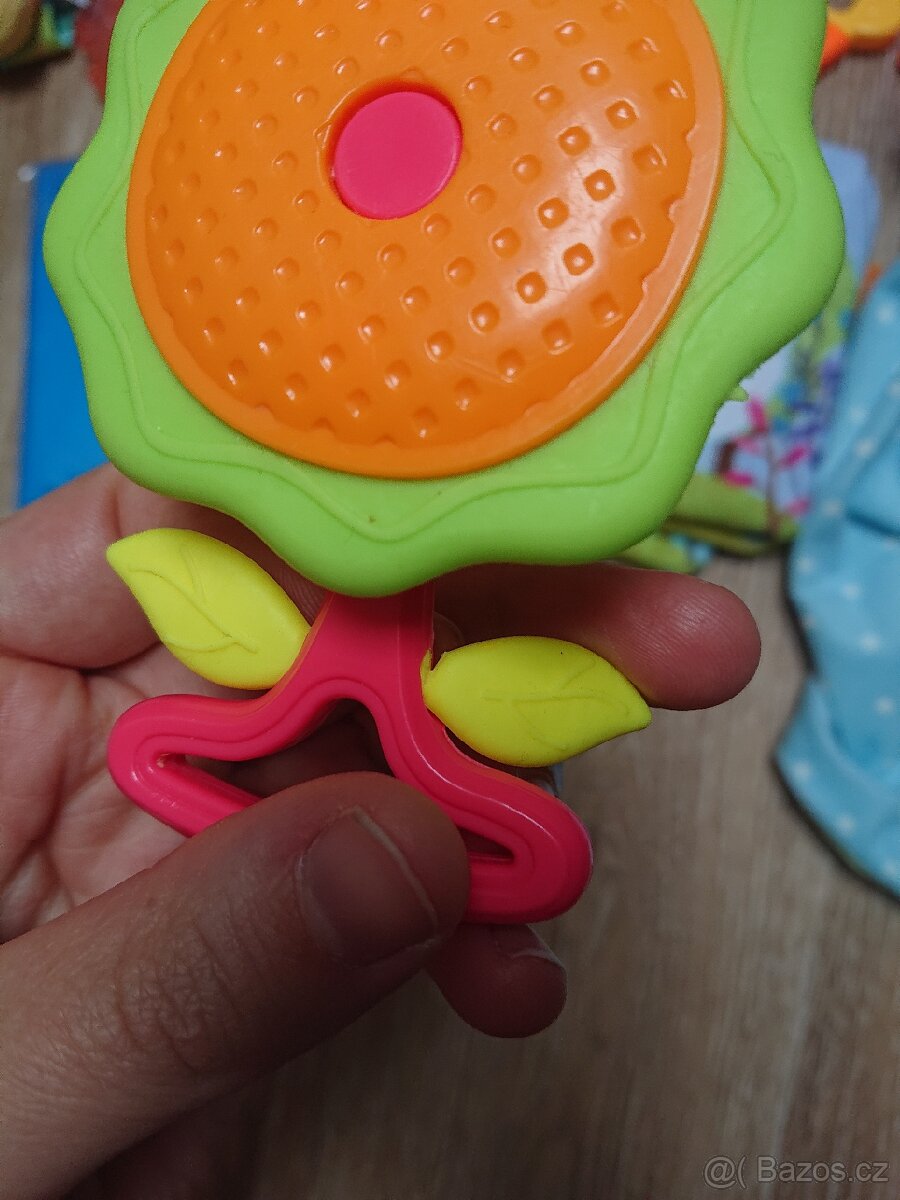 Sada 18 ks - hračky pro miminko /batole - 2