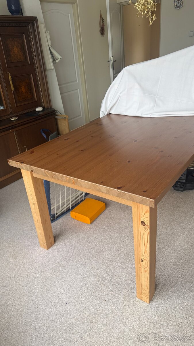 Stůl se židlemi Masív - 2