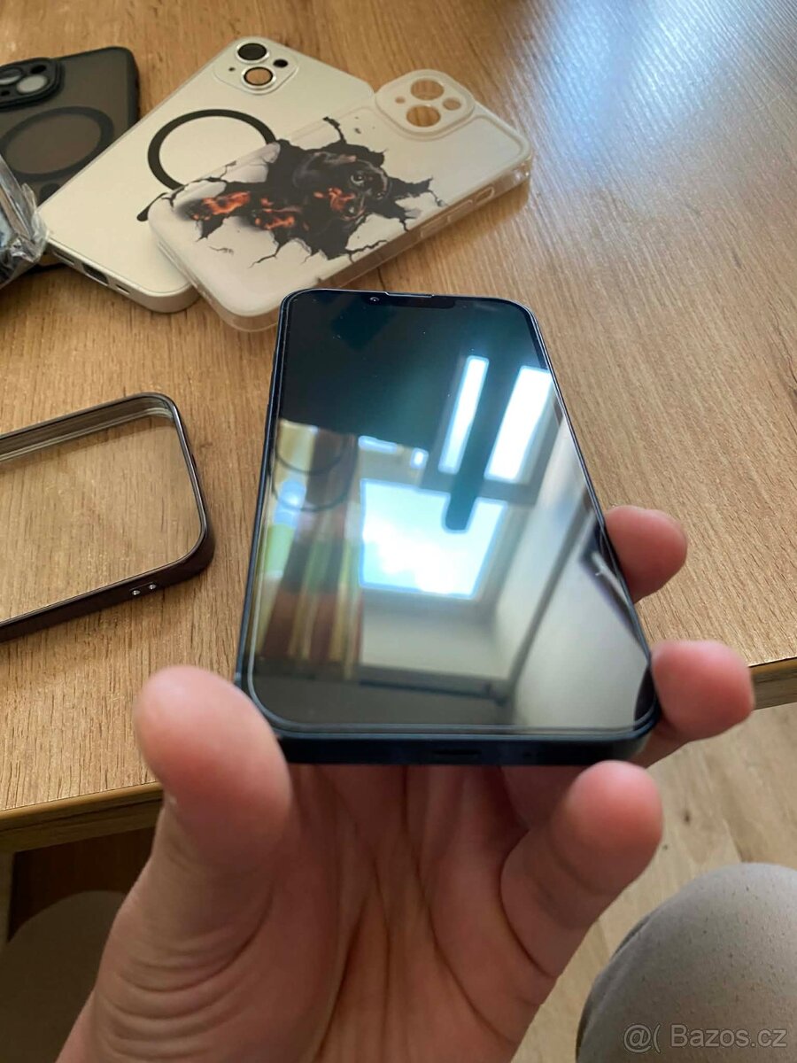 IPhone 13 128GB Černý - 2
