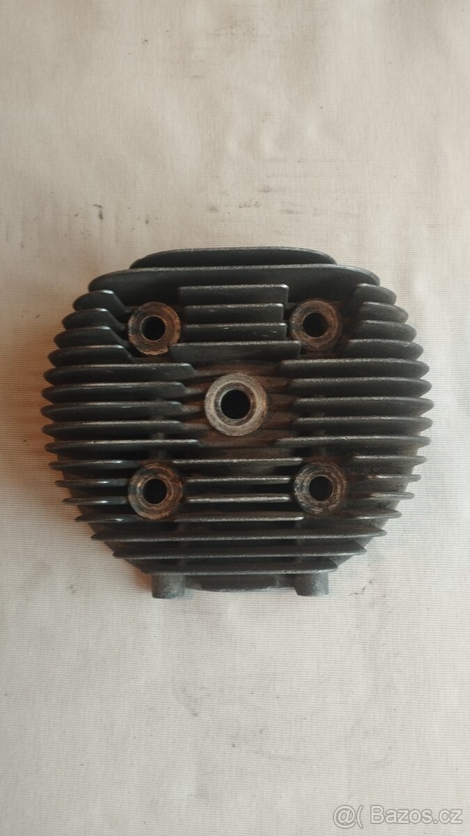 Hlava motoru Trabant - 2