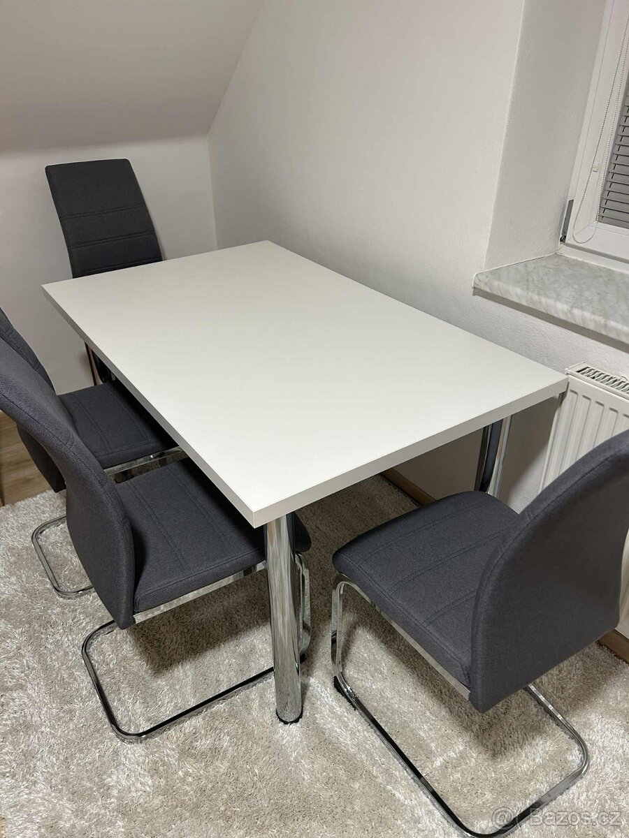 Jídelní stůl + 4 židle - 2