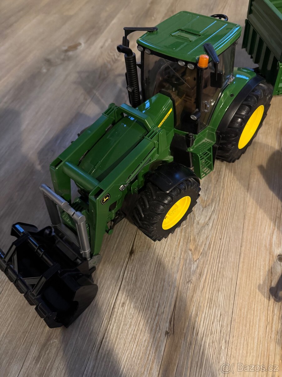 Bruder traktor John Deer s vlekem, vlek, vysokozdvižný vozík - 2