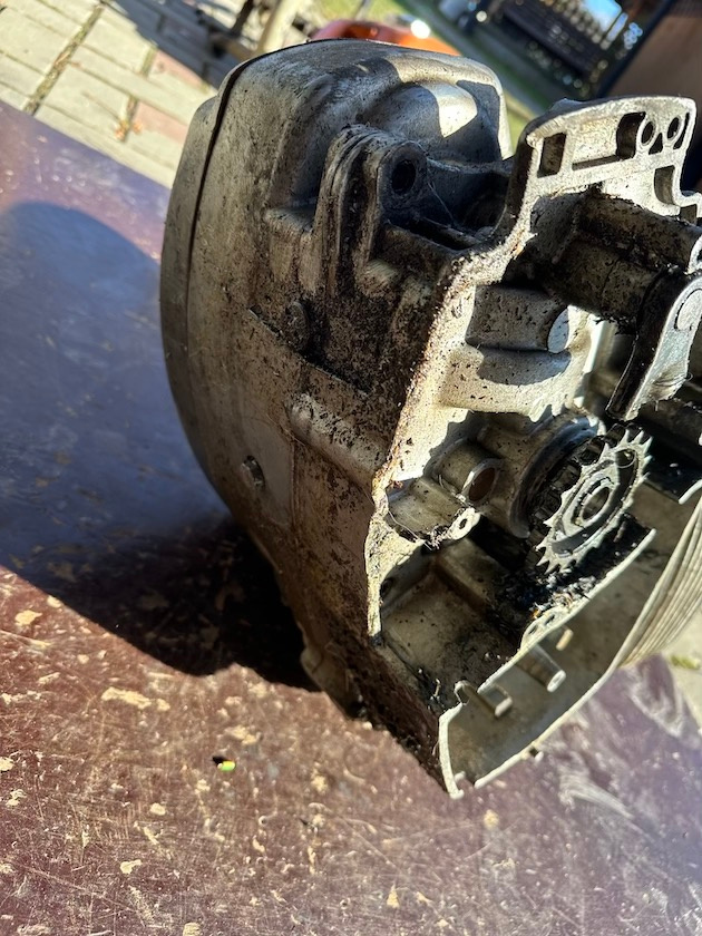 Predám MOTOR ČZ 125/476 pretáča a radí - 2