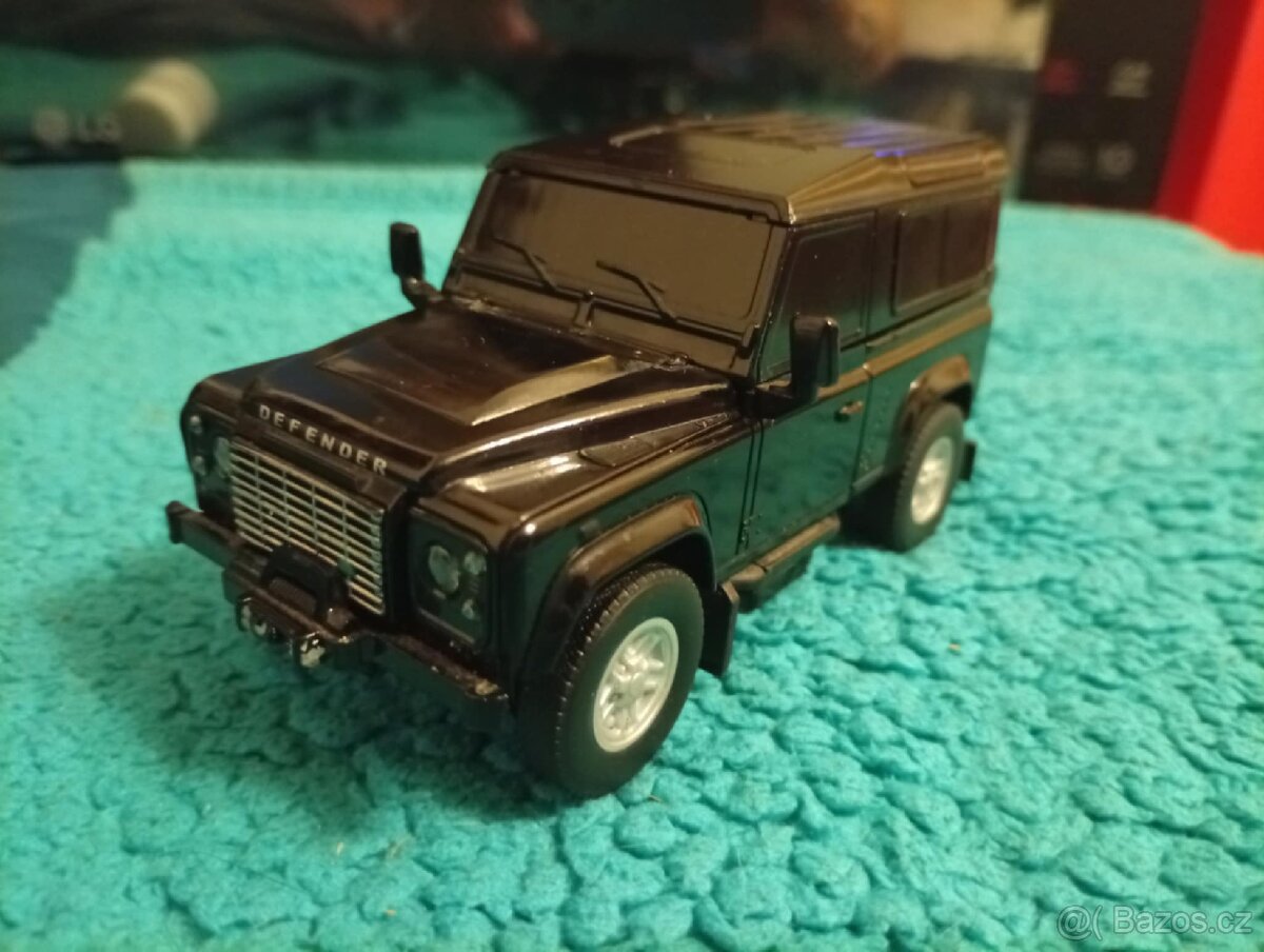 Rastar-Transformovatelný Land Rover Defender- Auto a robot - 2